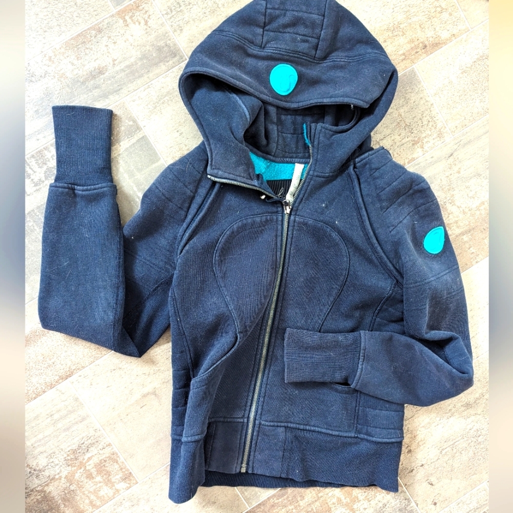 Lululemon Bleu sweater size 6. Removable sleeves to make vest!